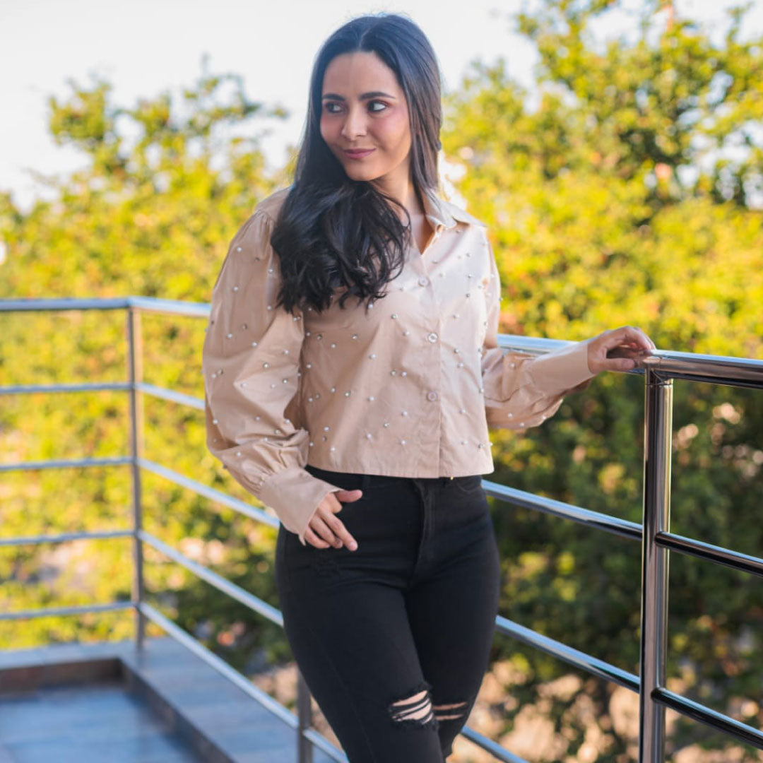 Blusa Manga Larga con Detalles de Perlitas - Beige Claro Imagen principal del producto