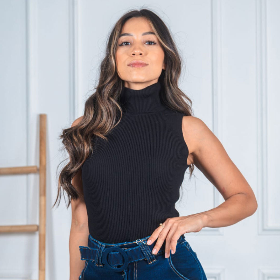 Blusa Cuello Alto Acanalada Stretch - Negro Imagen principal del producto